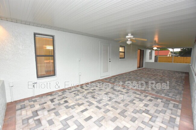Building Photo - 2220 Maple Hill Ct