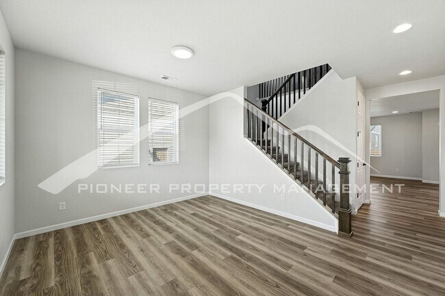 Building Photo - Spacious Home with 2-Car Garage and Centra...