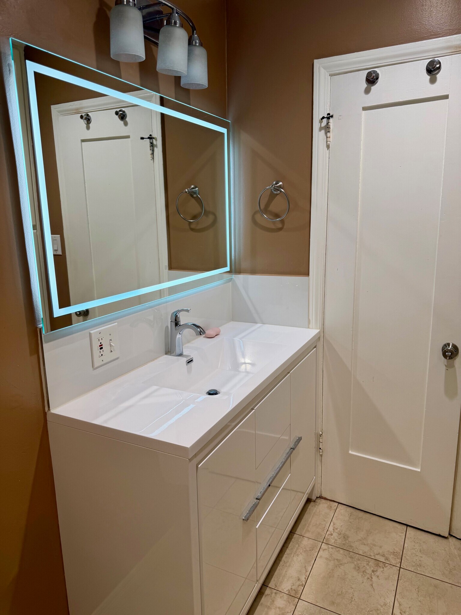 Building Photo - 1228 S Highland Ave