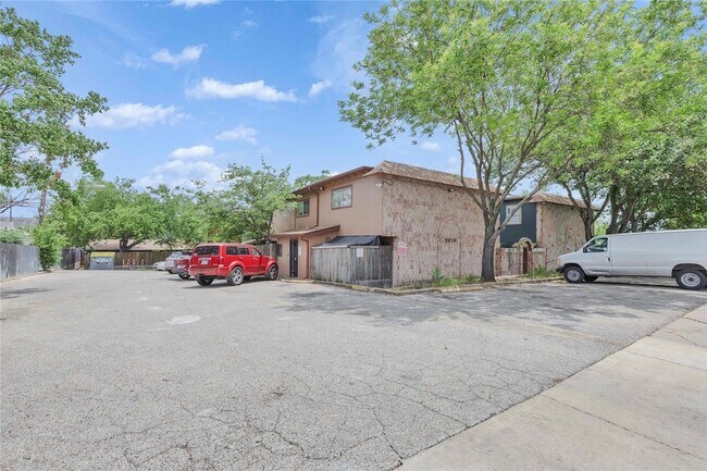 Building Photo - 2314 Greenfield Pkwy