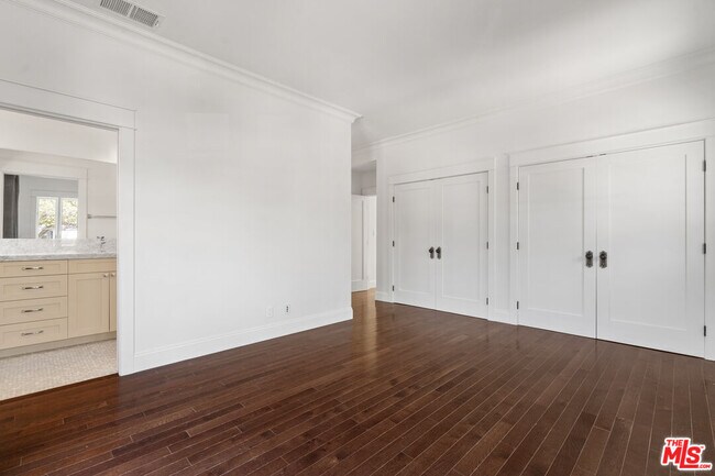 Building Photo - 2347 Parnell Ave
