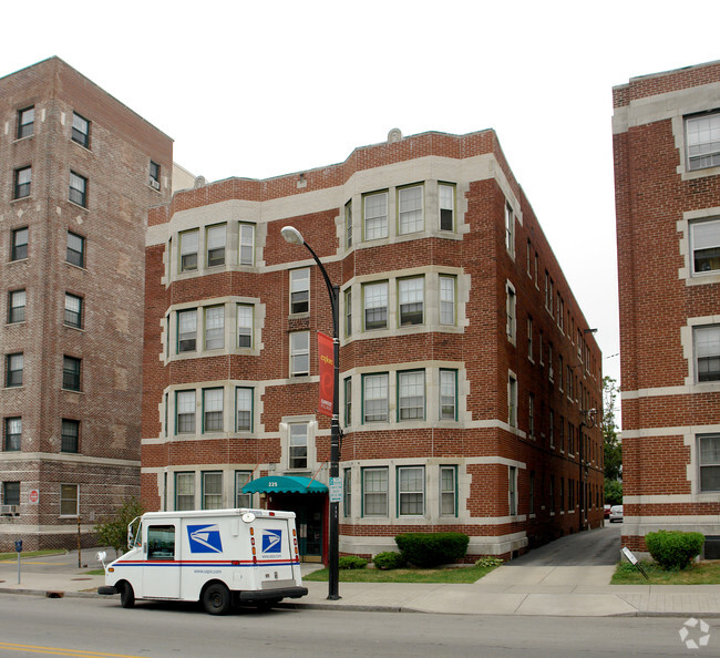 Building Photo - Willow Grove Apartments
