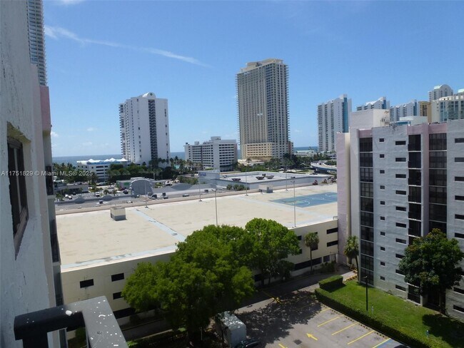 Building Photo - 17021 N Bay Rd