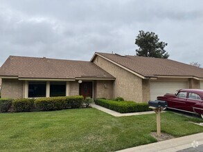 Building Photo - Beautifully updated La Jolla model in Leis...