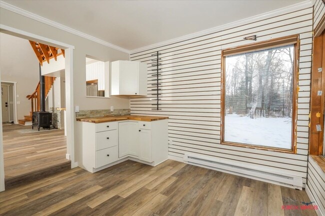 Building Photo - Enchanting Chalet-Style 3-bedroom, 2-bathroom Home!