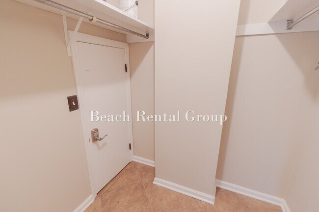 Building Photo - End Unit Townhouse in Myrtle Beach