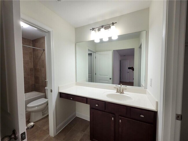 Building Photo - 830 Grove Valley Dr