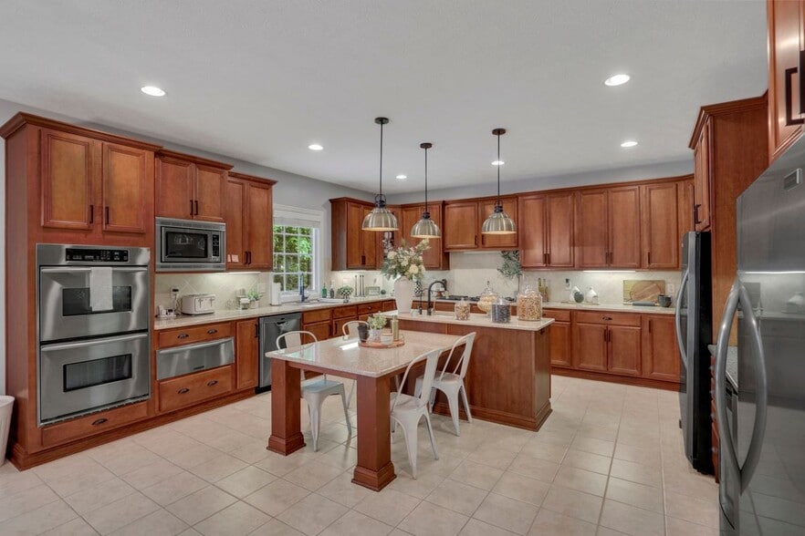Building Photo - 7097 Pleasant Colony Cir