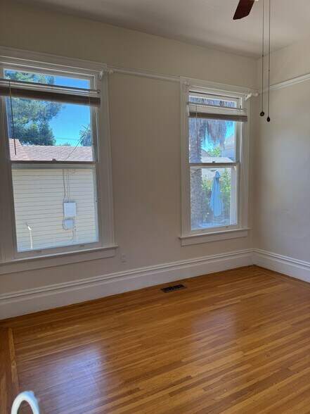 Building Photo - 627 Rose Ave