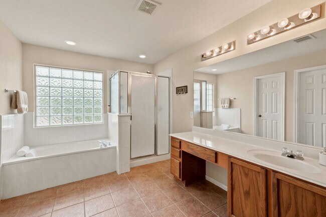Building Photo - 9915 Alms Park Dr