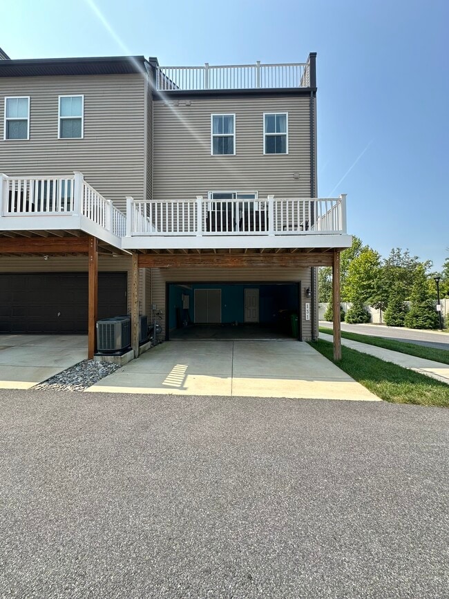 Building Photo - 131 Albany Pl