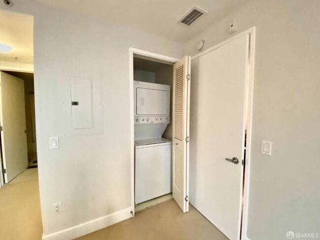 Building Photo - 50 Lansing St