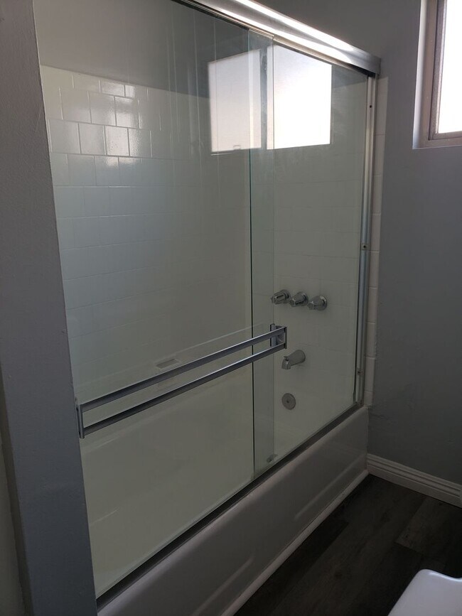 Interior Photo - 3384-3386 Martin Luther King Jr Blvd