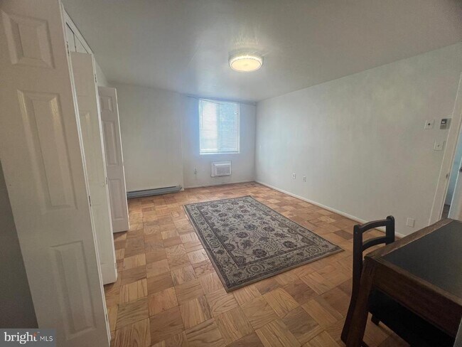 Building Photo - 3245 Rio Dr