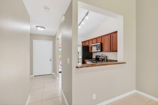 Building Photo - 3939 NE 5th Ave