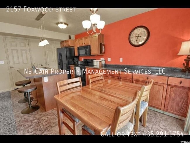 Building Photo - 2157 Foxwood St
