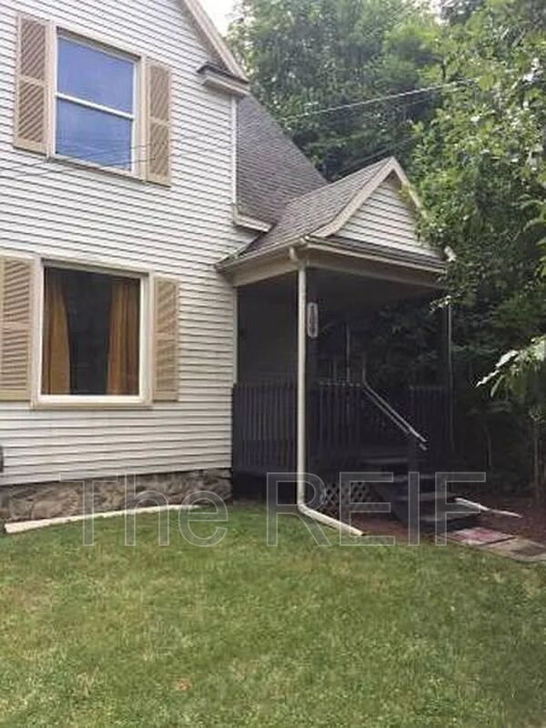 Building Photo - 109 W Maple St
