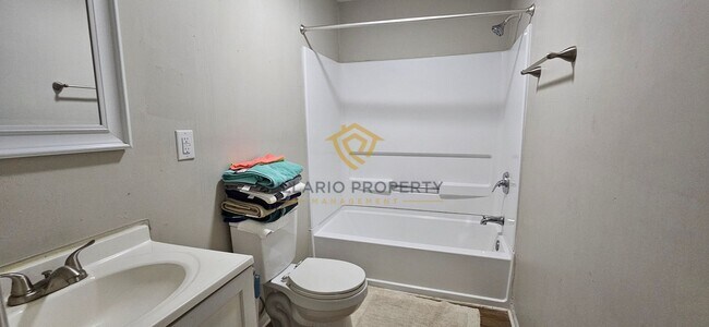 Building Photo - 933-935 N Dearborn St