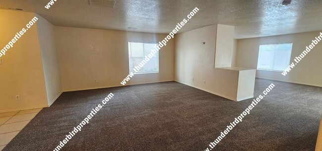 Building Photo - Spacious 4 bedroom, 3 bathroom in Ventana ...