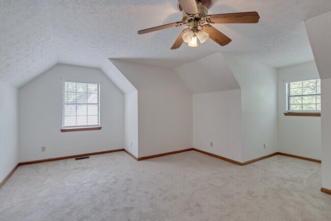 Building Photo - 130 Briarwood Ln