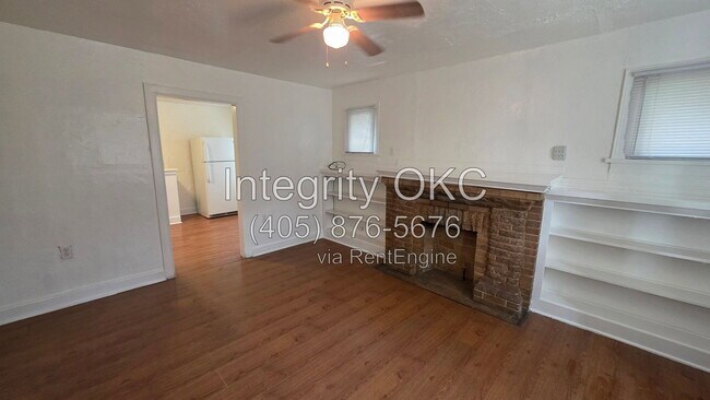 Building Photo - 815 N Brauer Ave