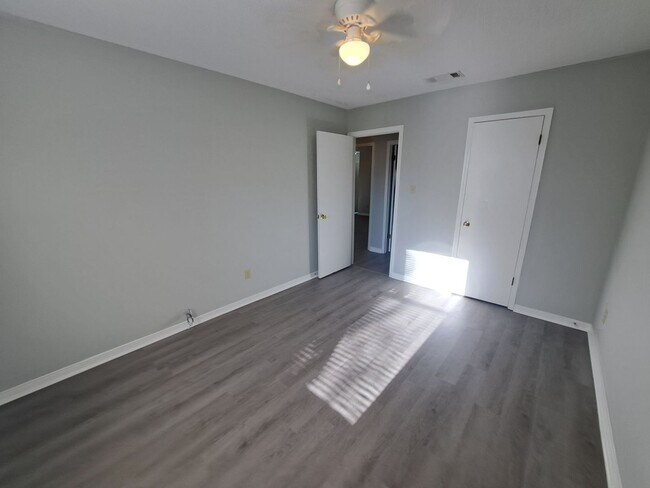 Building Photo - 6204 Forest Pines Dr