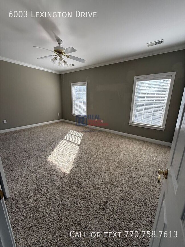 Building Photo - 6003 Lexington Dr