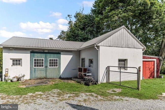 Building Photo - 990 Chesterville Rd