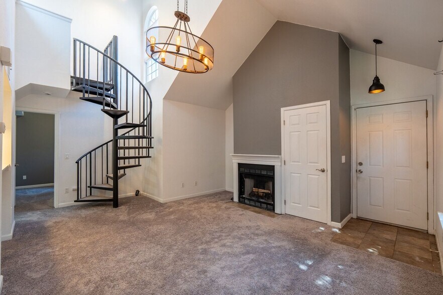 Building Photo - 4943 S Carson St