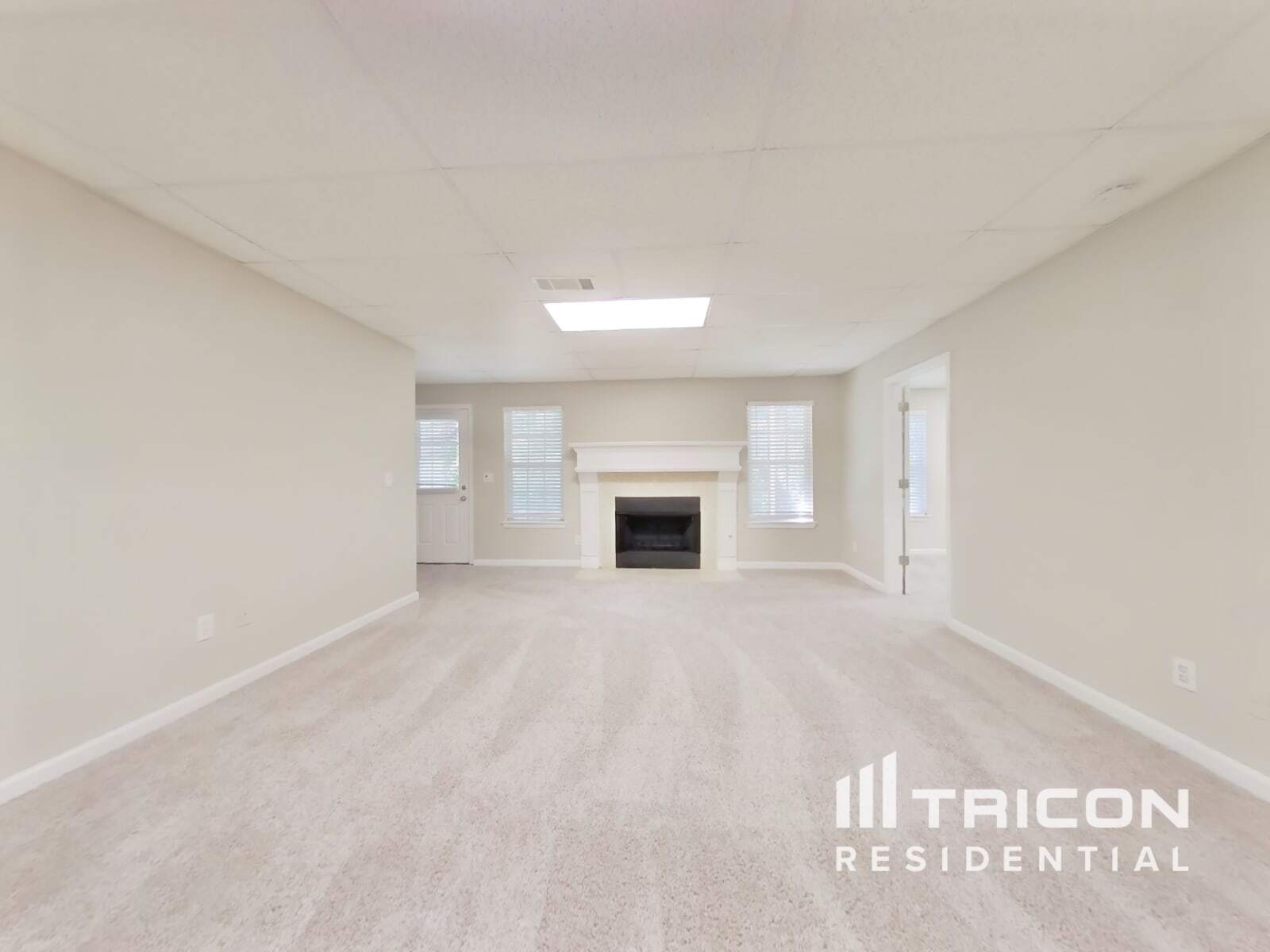 Building Photo - 9451 Woodlawn Dr