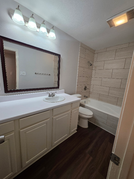 Building Photo - 2808 Charter Oak Dr