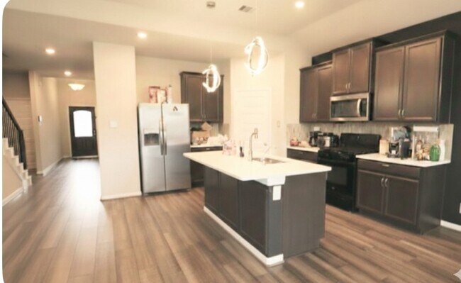 Building Photo - 10831 Sugar Pne Ln