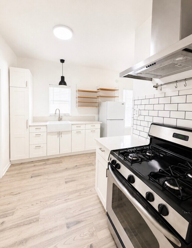 Building Photo - 3824 Woodleigh St