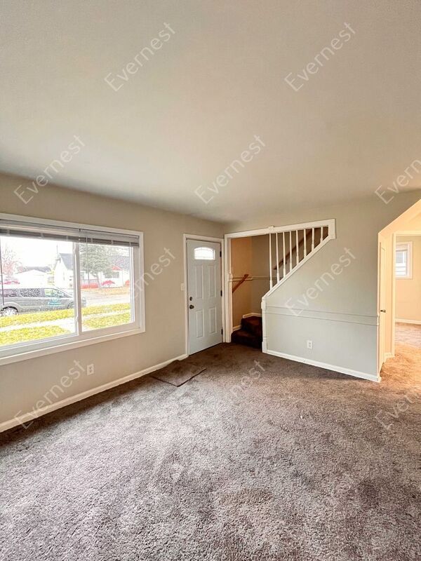 Building Photo - 11520 Maxwell Ave