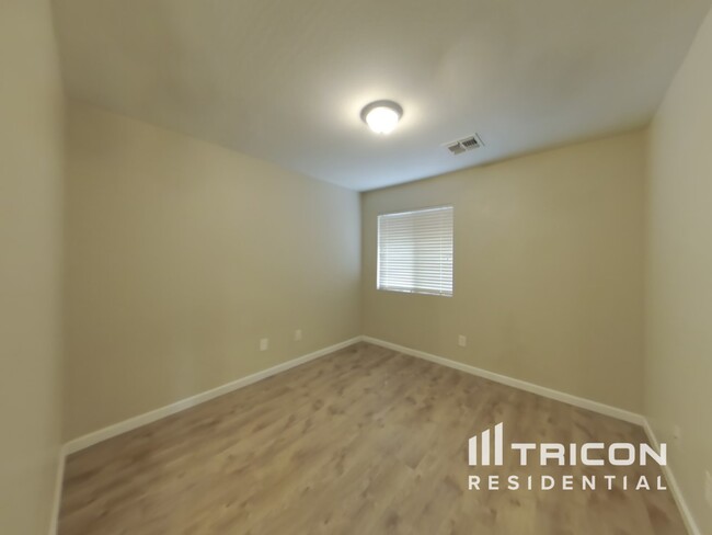 Building Photo - 1339 E Saguaro Trail