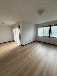 Building Photo - 3915 Southlawn Rd