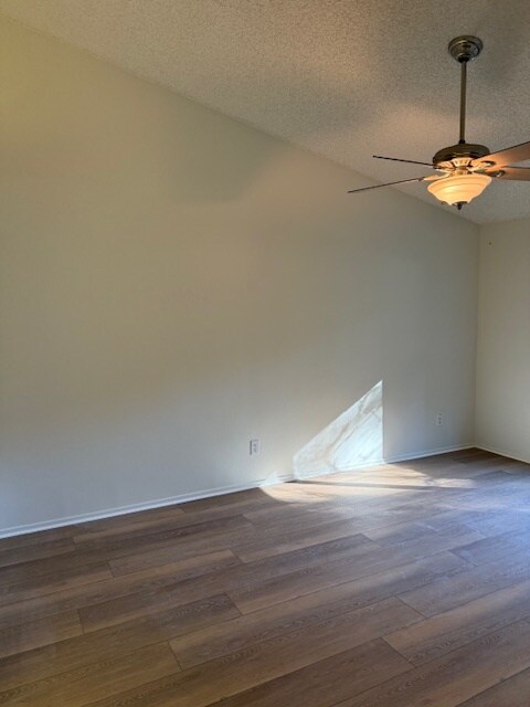 Building Photo - 641 S Iron Horse Ln