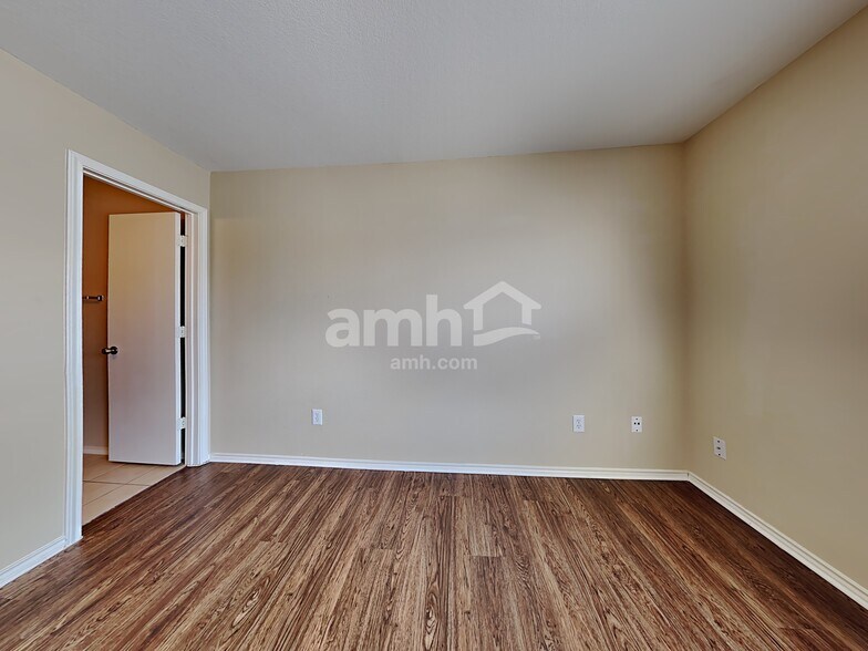 Building Photo - 11232 Vollmer Ln