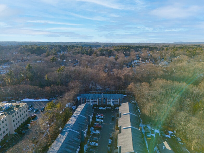 Building Photo - 10 Woodcrest Ct