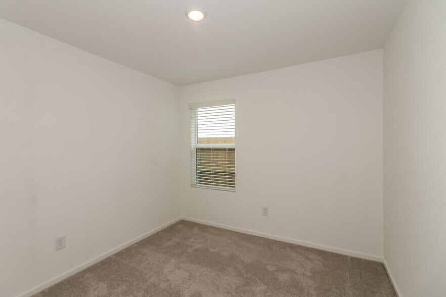 Building Photo - 16722 Old Wagon Wy