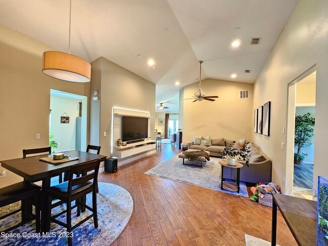 Building Photo - 1255 Sangria Cir
