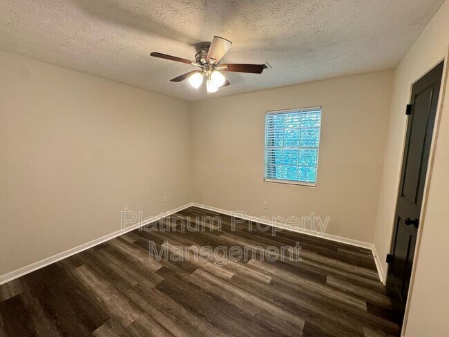 Building Photo - 3135 Reeves St