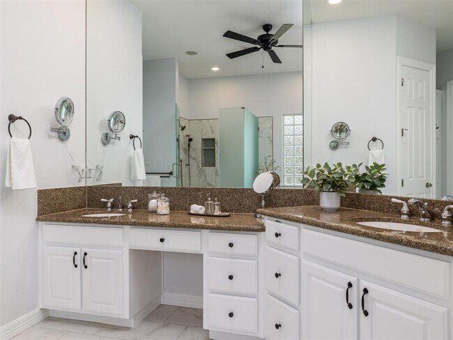 Building Photo - 9805 Big View Dr