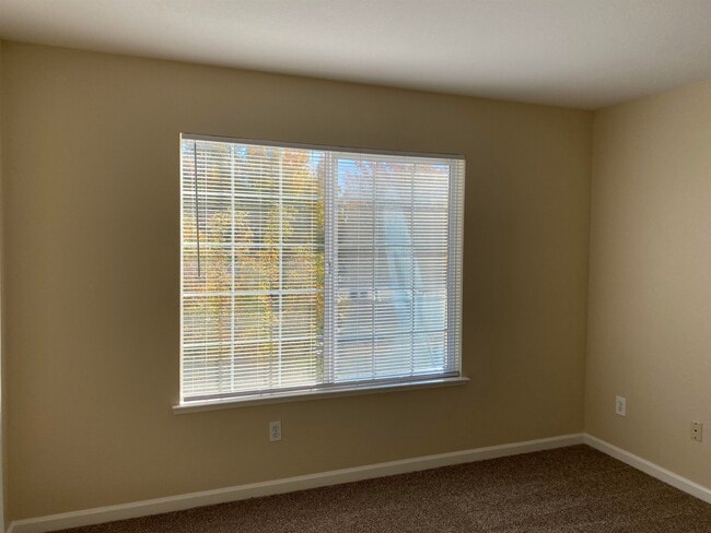 Building Photo - 743 Queensland Cir