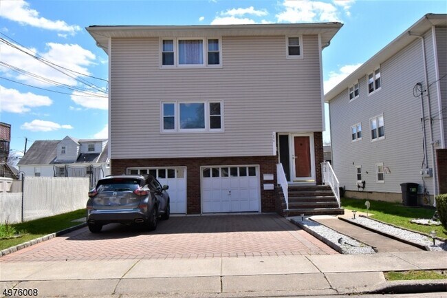 Primary Photo - 284 Miller Ave