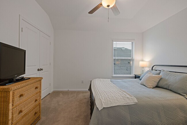 Building Photo - 18323 Tiger Flowers Dr