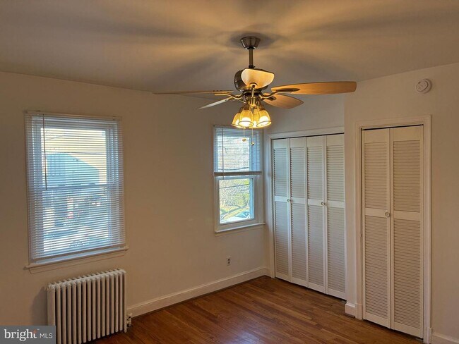 Building Photo - 717 Kearny St NE