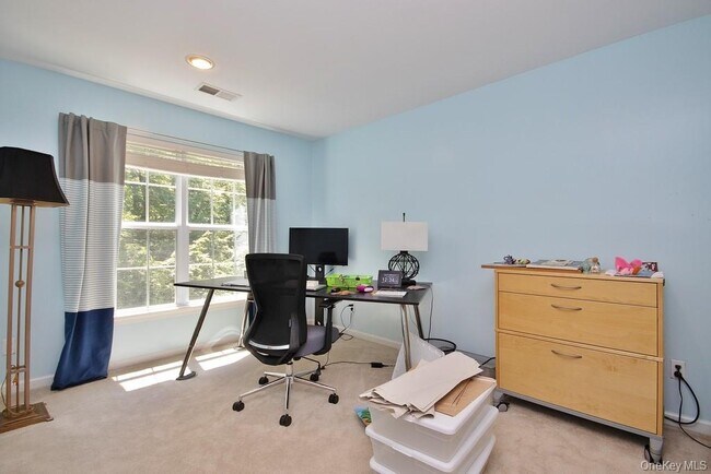 Building Photo - 836 Huntington Dr