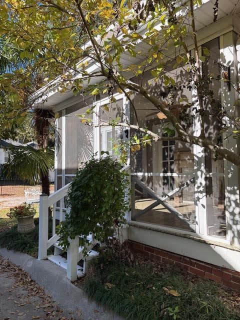 Building Photo - 613 S York St