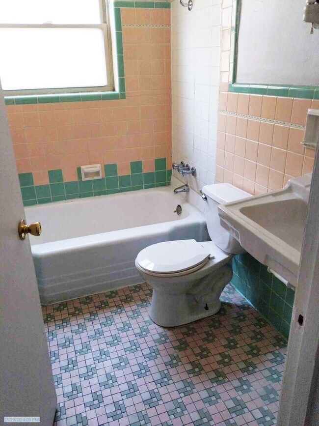 Building Photo - 3025 Clifton Ave